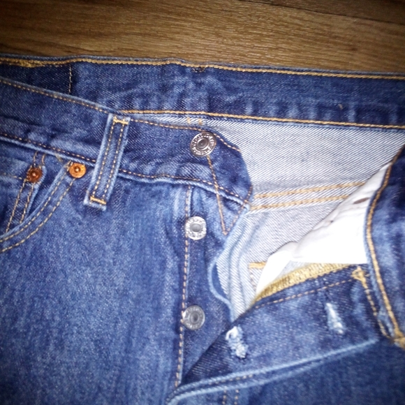 Levi's - Picture 2 of 5